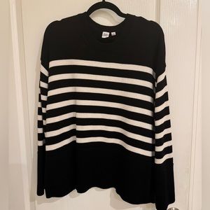 GAP split hem crew neck sweater